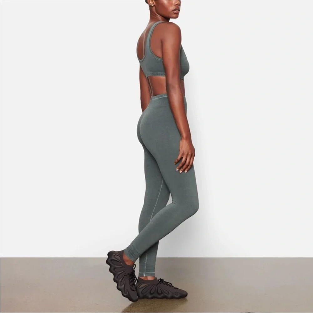 Skims Outdoor Leggings In Malachite Size Large - Picture 2 of 8